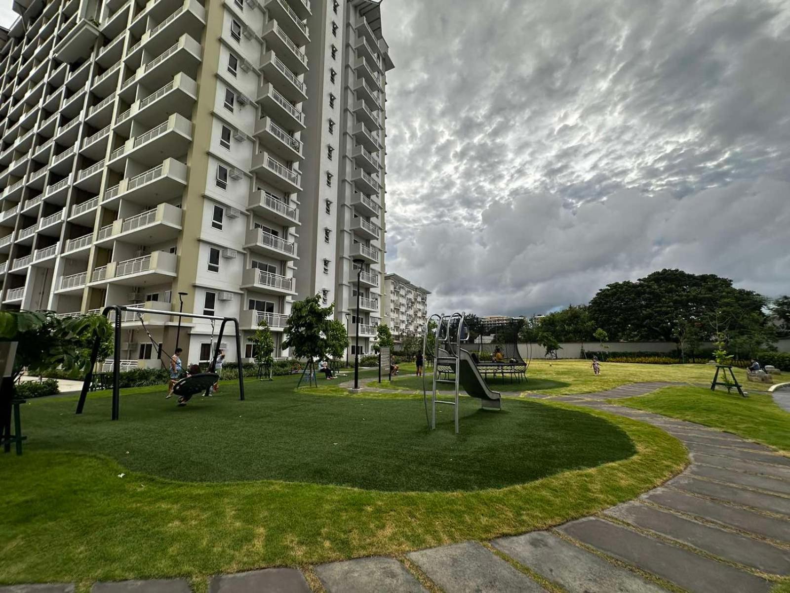 2 Bedroom Condo Unit Near Sm Bf & Naia At The Atherton By Dmci With 2 Balcony Paranaque City Buitenkant foto