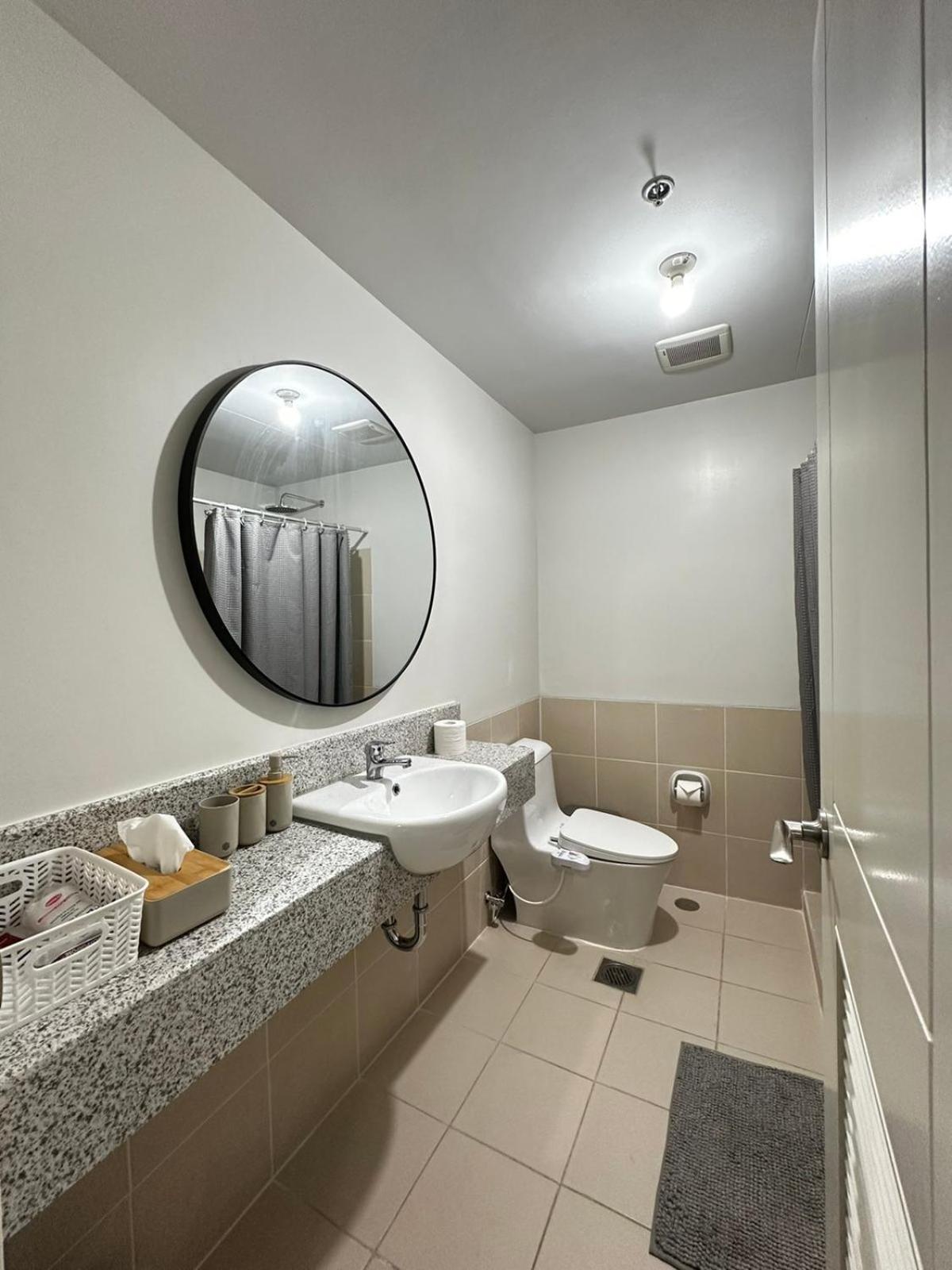 2 Bedroom Condo Unit Near Sm Bf & Naia At The Atherton By Dmci With 2 Balcony Paranaque City Buitenkant foto