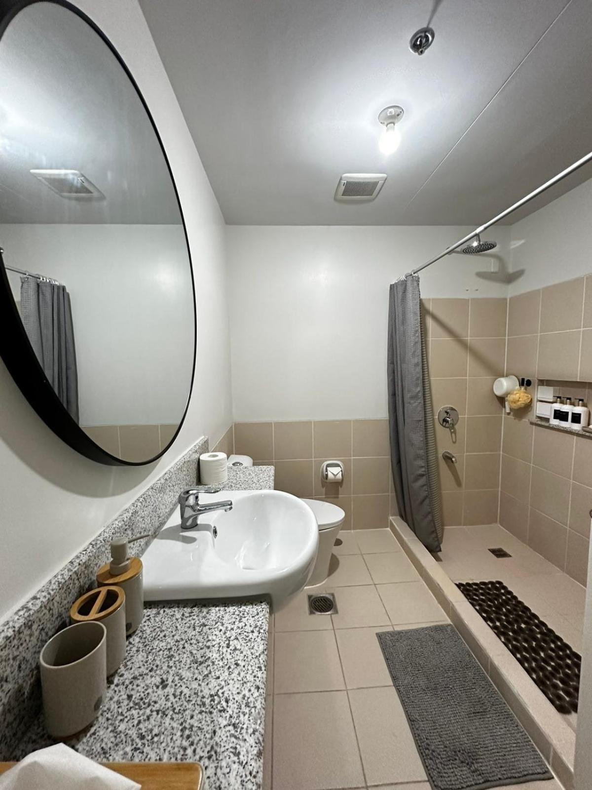 2 Bedroom Condo Unit Near Sm Bf & Naia At The Atherton By Dmci With 2 Balcony Paranaque City Buitenkant foto
