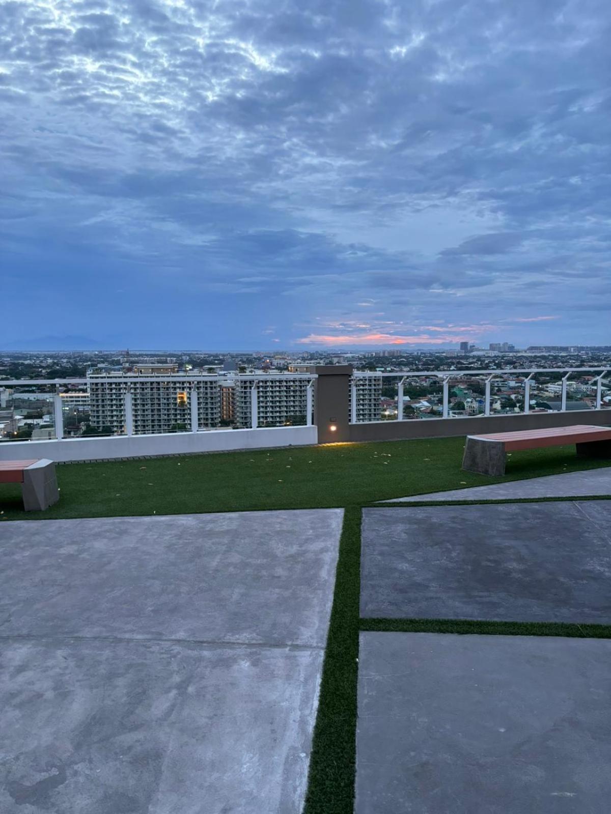 2 Bedroom Condo Unit Near Sm Bf & Naia At The Atherton By Dmci With 2 Balcony Paranaque City Buitenkant foto