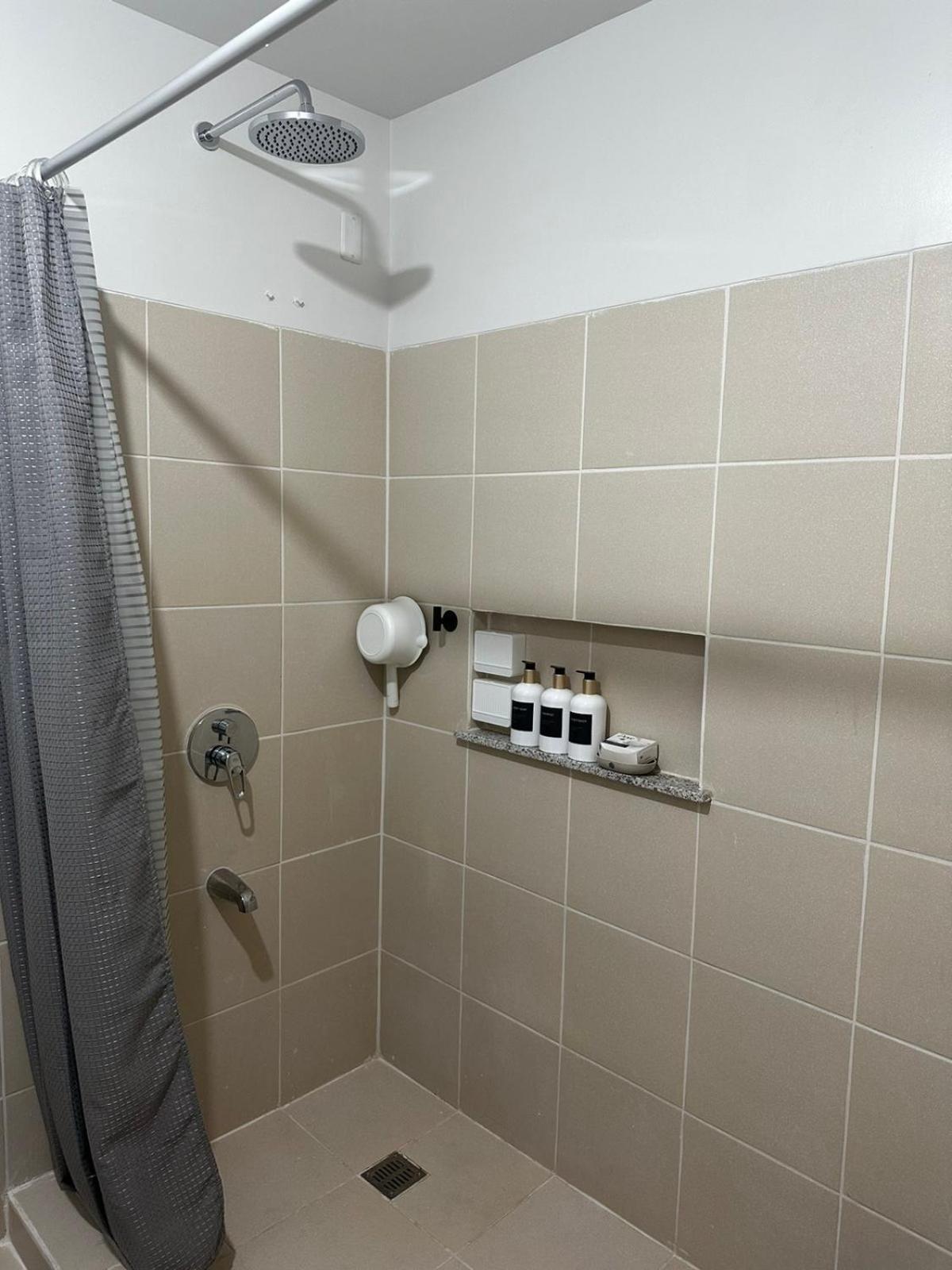 2 Bedroom Condo Unit Near Sm Bf & Naia At The Atherton By Dmci With 2 Balcony Paranaque City Buitenkant foto